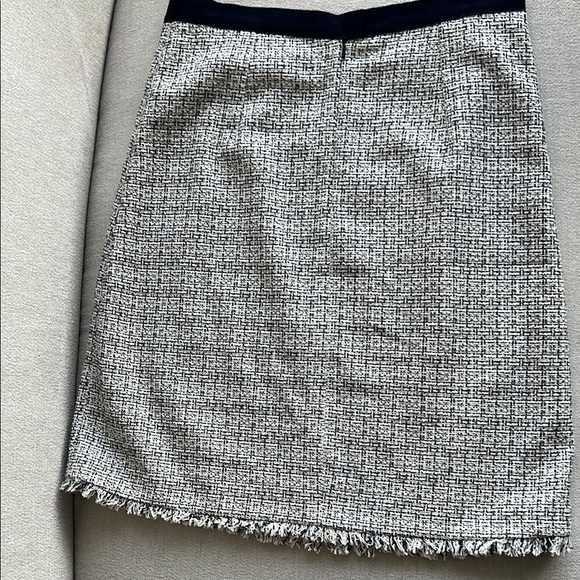 Weekend Max Mara tweed skirt with fringe bottom and silver threads EUC NWOT - Picture 3 of 10